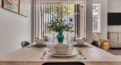 Delightful 2BR Apt with King Beds, Pool, Fitness Center, and Attached Garage, Close to Hill AFB