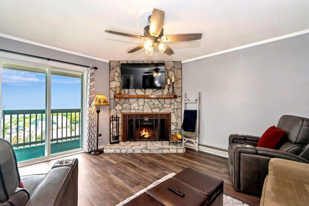 Beech Bluff: Ski Slope & Long-Range Views #2316