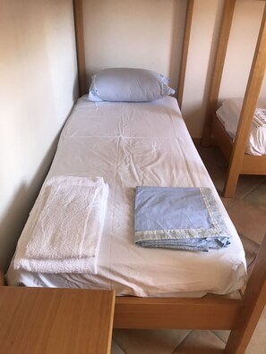 2 bedrooms, iron/ironing board, bed sheets