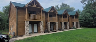 Bella Villa familiar. WIFI. Close to Starved Rock Park Hiking trails. Relaxing!