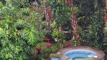 7 outdoor pools