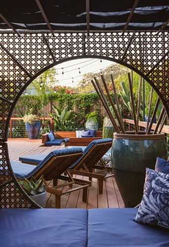 Tropical Beach Paradise w/ Spa ● Steps to Ocean Bluff and Sand ● Pet Friendly