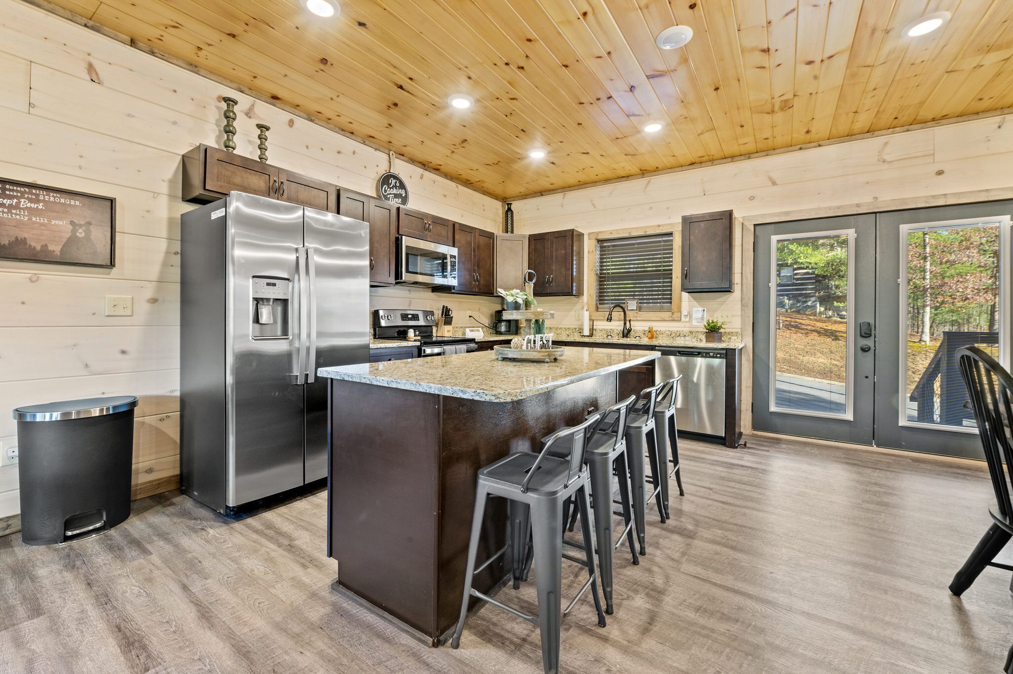 雪櫃 、微波爐、焗爐、爐具