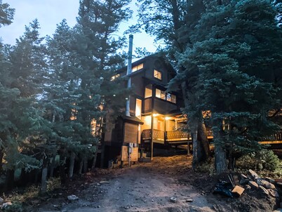 Forest Hideaway, 1 Min from Woodward, Sleeps 10