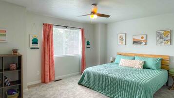 3 bedrooms, desk, iron/ironing board, travel crib