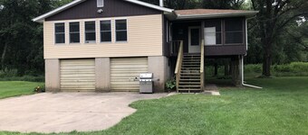 Quiet Cabin on the Wapsipinicon with great views and fishing