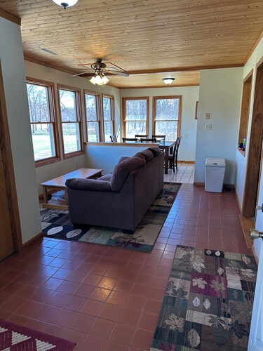 Quiet Cabin on the Wapsipinicon with great views and fishing