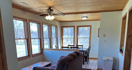 Quiet Cabin on the Wapsipinicon with great views and fishing