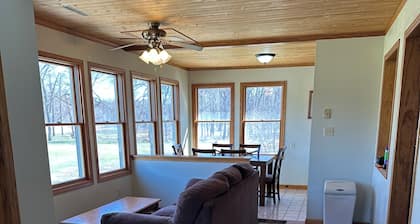 Quiet Cabin on the Wapsipinicon with great views and fishing