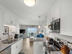 Réfrigérateur, micro-ondes, four, lave-vaisselle