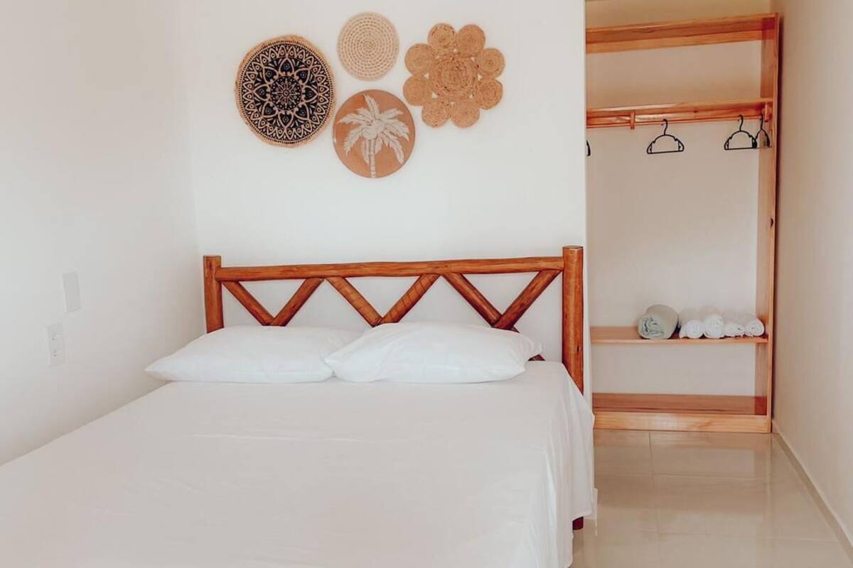 Kamar Double Comfort | Meja kerja, ruang kerja ramah laptop, Wi-Fi gratis, dan seprai linen