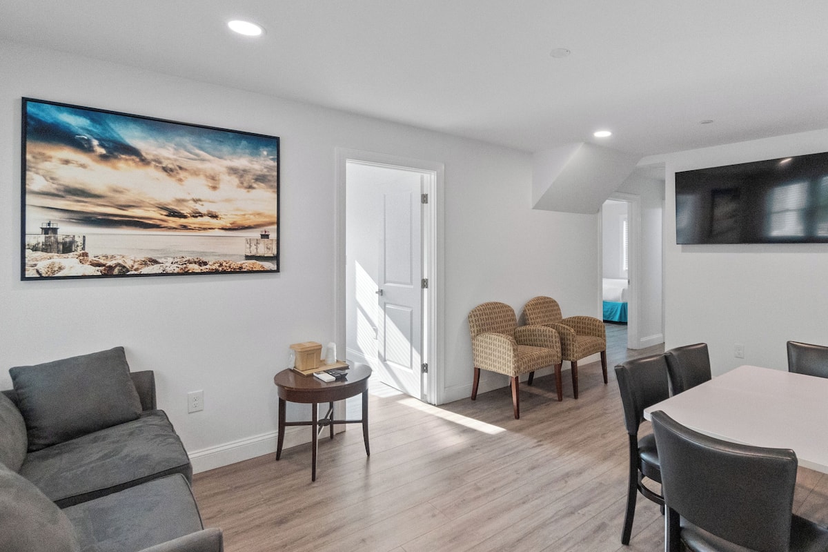 Family Apartment | Living area | 58-inch LED TV with cable channels, TV
