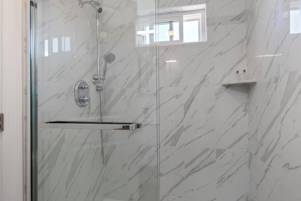 Shower, free toiletries, hair dryer, towels