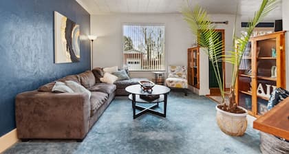 Cheerful 4BR Chalet with Seasonal Pool