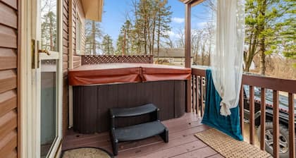Cheerful 4BR Chalet with Seasonal Pool, Hot Tub