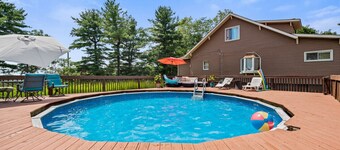 Cheerful 4BR Chalet with Seasonal Pool