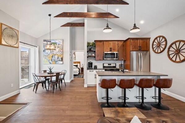 Fridge, microwave, oven, stovetop