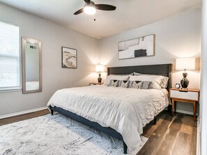 1 bedroom, iron/ironing board, travel cot, WiFi - Modern Apartment With King Bed & Bikes (Oklahoma City)