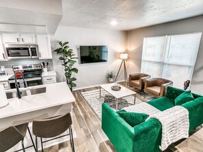 Interior - Modern Apartment With King Bed & Bikes (Oklahoma City)