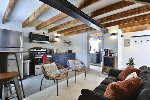 Rustic chic guesthouse located right next to HSU & Hendrick Medical Center