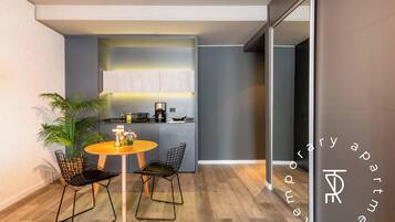 Studio | Private kitchen | Electric kettle, toaster oven