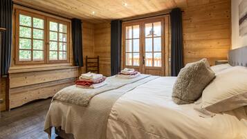 5 Schlafzimmer, Bügeleisen/Bügelbrett, Reisekinderbett, kostenloses WLAN