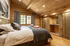 5 bedrooms, iron/ironing board, travel cot, free WiFi