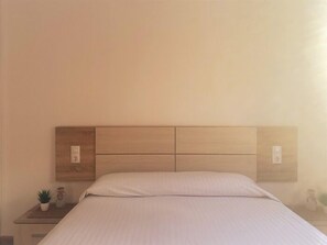 3 bedrooms, iron/ironing board, Internet, bed sheets