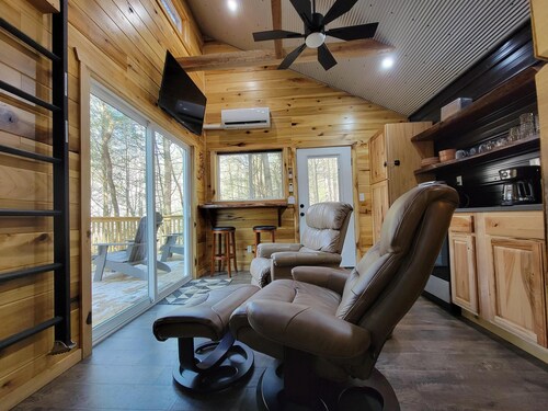 Secluded Tiny House with Hot Tub