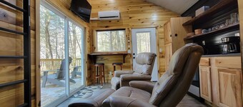 Secluded Tiny House with Hot Tub