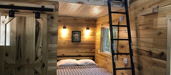 Secluded Tiny House with Hot Tub