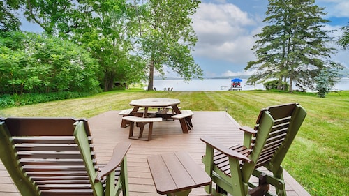 Maya's Palace: Pet-Friendly Keuka Lake Escape!
