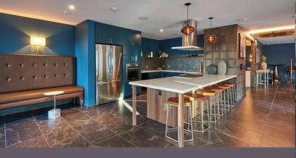 Luxury Rise in the Heart of Downtown LA