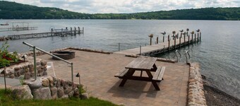 Lady of the Lakes Suites 1: Garden View