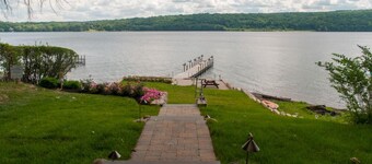 Lady of the Lakes Suites 3: Vineyard Retreat
