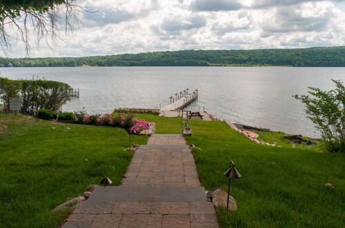 Lady of the Lakes Suites 4: Flights Over Keuka
