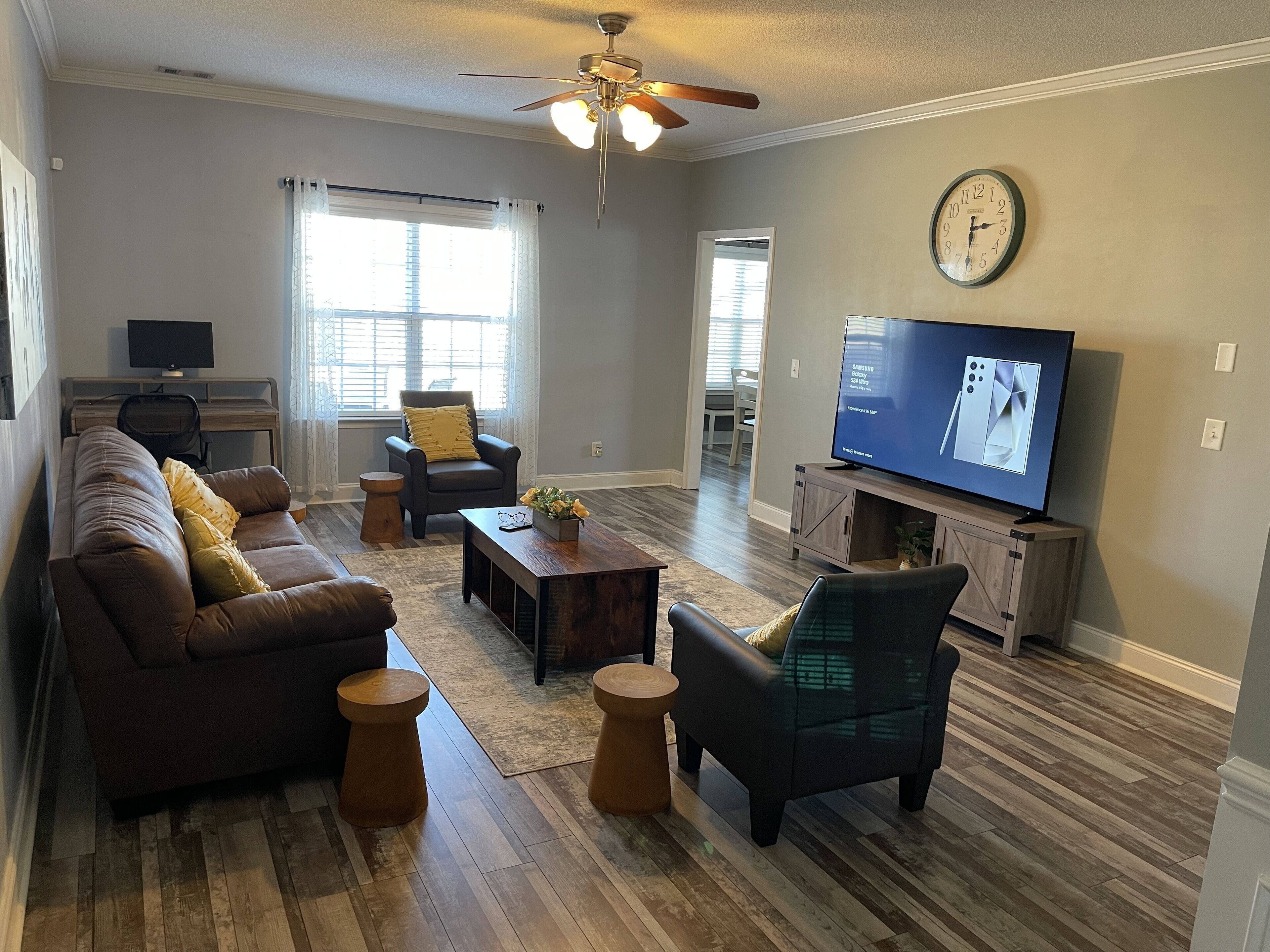 Beautiful four bedroom Home overlooking the Lake