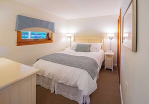 2 bedrooms, iron/ironing board, Internet, bed sheets