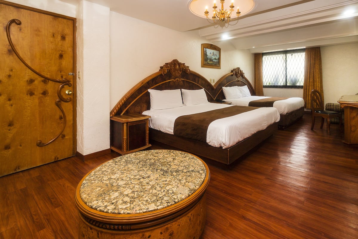 Habitación cuádruple superior | Wifi gratis y ropa de cama