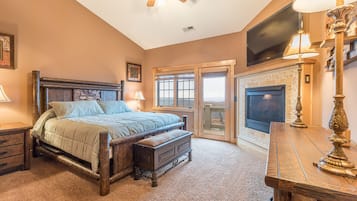 Premier Room, 5 Bedrooms (Southwind) | Individually decorated, individually furnished, rollaway beds, free WiFi