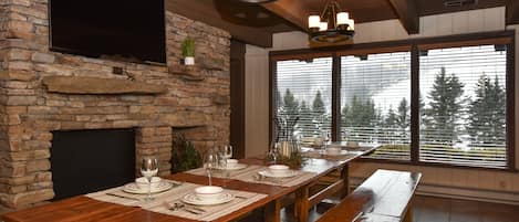 Chalet, 6 slaapkamers (Big Boulder) | Dineren in de kamer