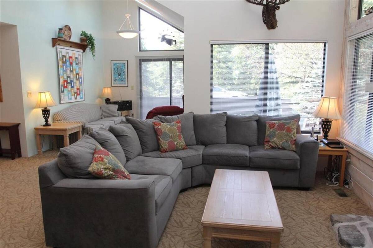 Deluxe Condo, 3 Bedrooms (Villages) | Living area | 32-inch flat-screen TV with cable channels, TV