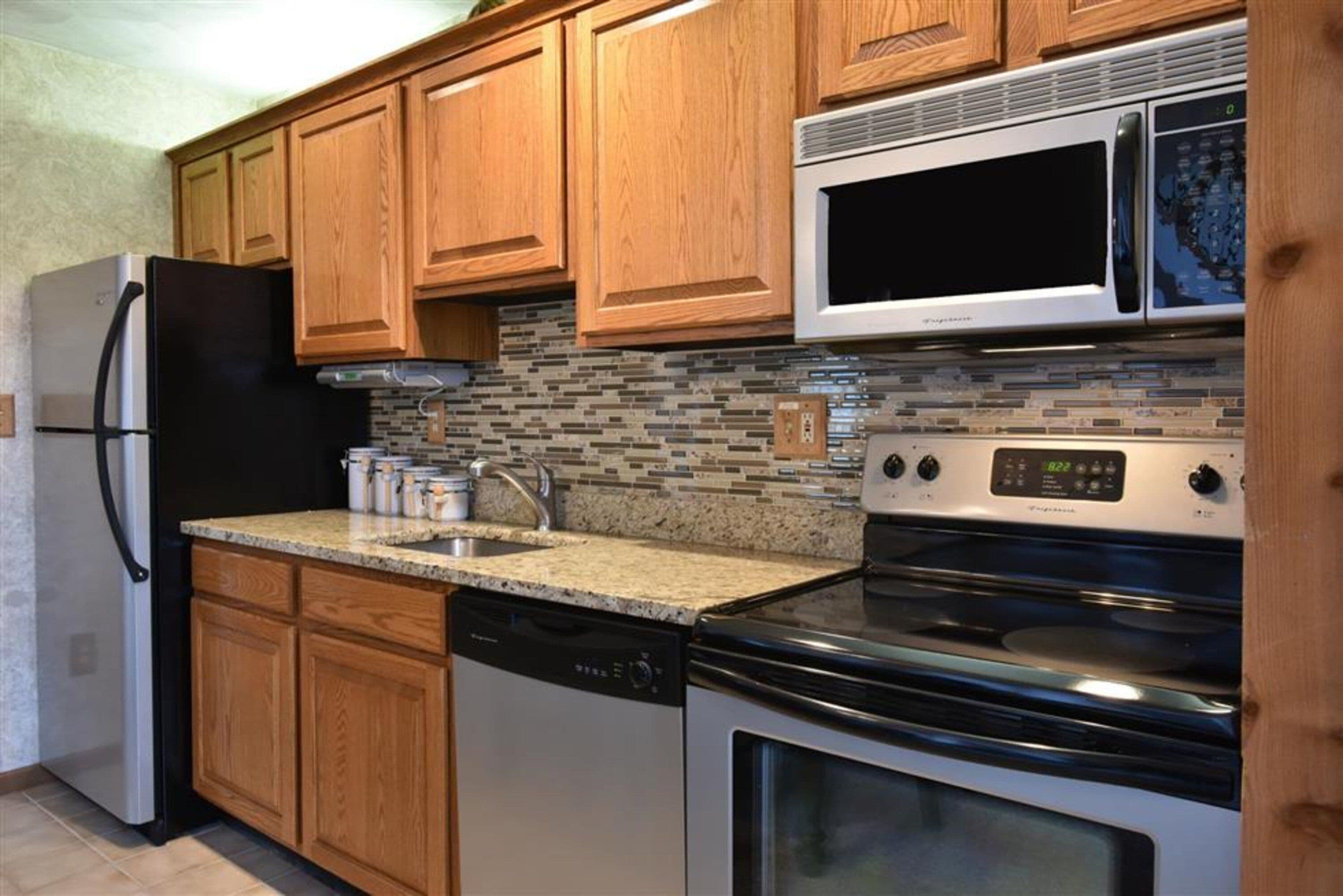 Apartamento Deluxe, 1 habitación (Village, Loft) | Cocina privada | Frigorífico grande, microondas, placa de cocina y utensilios de cocina