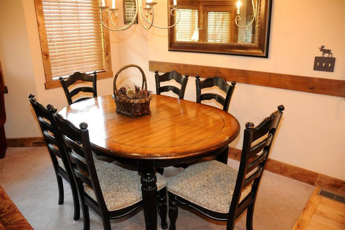 Premier Room, 4 Bedrooms (Southwind) | In-room dining