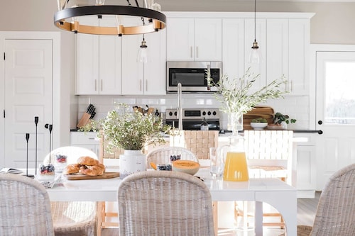 Stapleton & Mcgraw by Avantstay 2 Units! Sleeps 16! Spacious Home in Nashville!