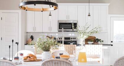 Stapleton & Mcgraw by Avantstay 2 Units! Sleeps 16! Spacious Home in Nashville!