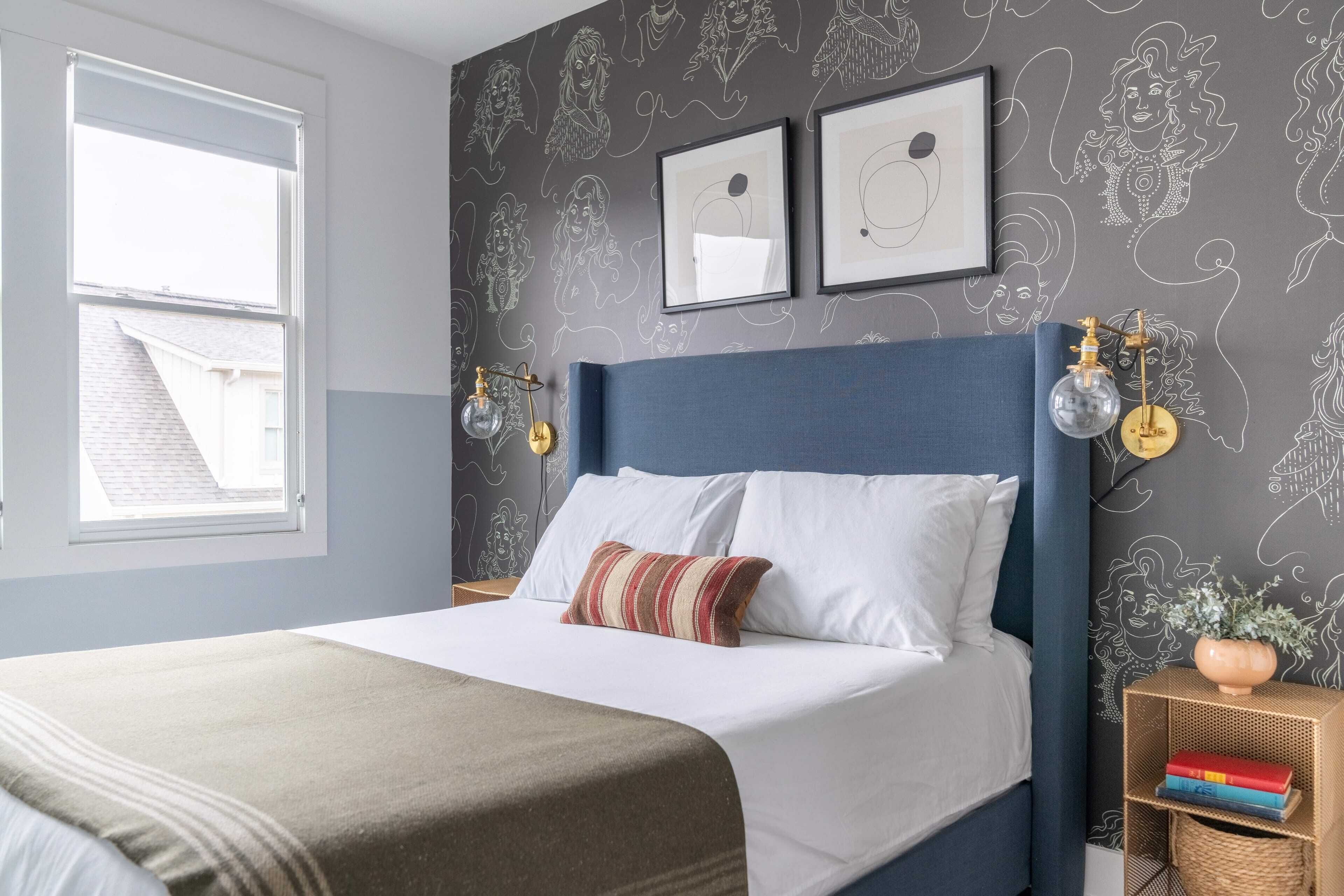 4 bedrooms, desk, iron/ironing board, bed sheets