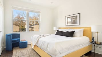 3 bedrooms, desk, iron/ironing board, bed sheets