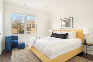 3 bedrooms, desk, iron/ironing board, bed sheets - Hart Suite 8 by Avantstay Gorgeous Town House w/ Modern Amenities in Nashville! (Nashville)