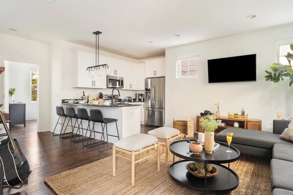 Interior - Hart Suite 8 by Avantstay Gorgeous Town House w/ Modern Amenities in Nashville! (Nashville)